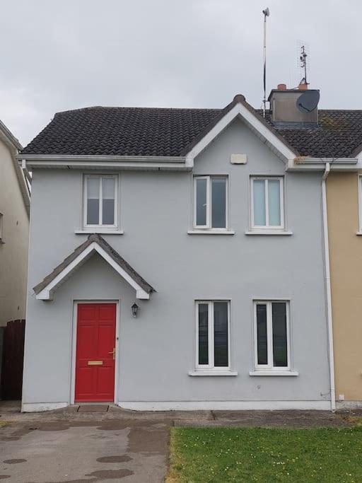 Villa 3 Bed Semi-Detached House In A Quite Estate Bruff Exterior foto