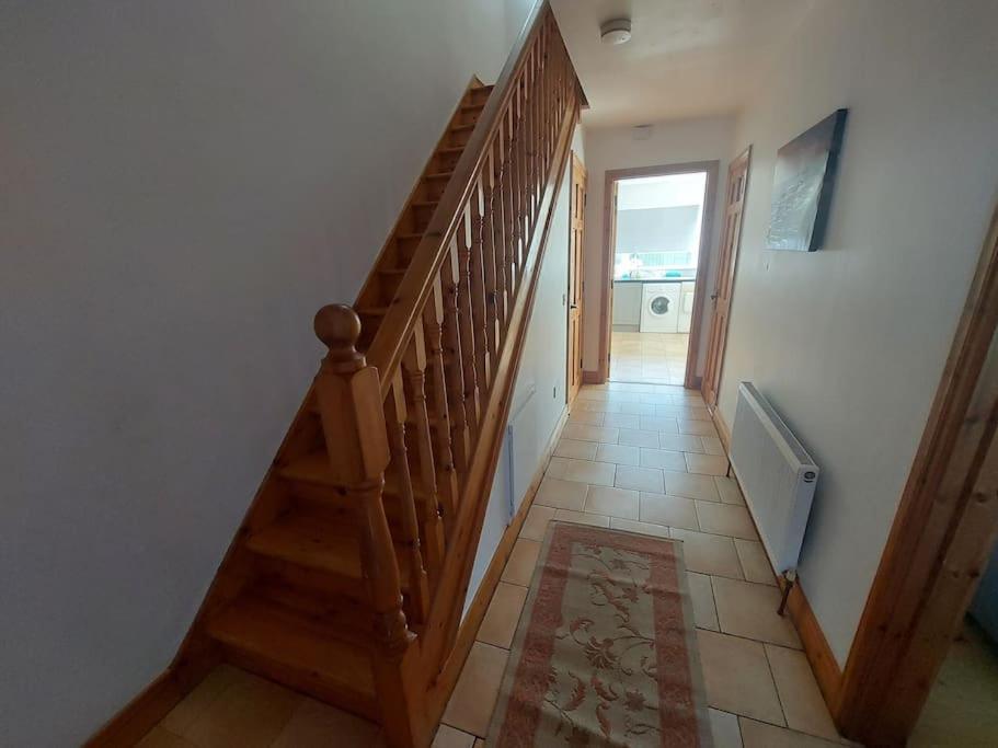 Villa 3 Bed Semi-Detached House In A Quite Estate Bruff Exterior foto