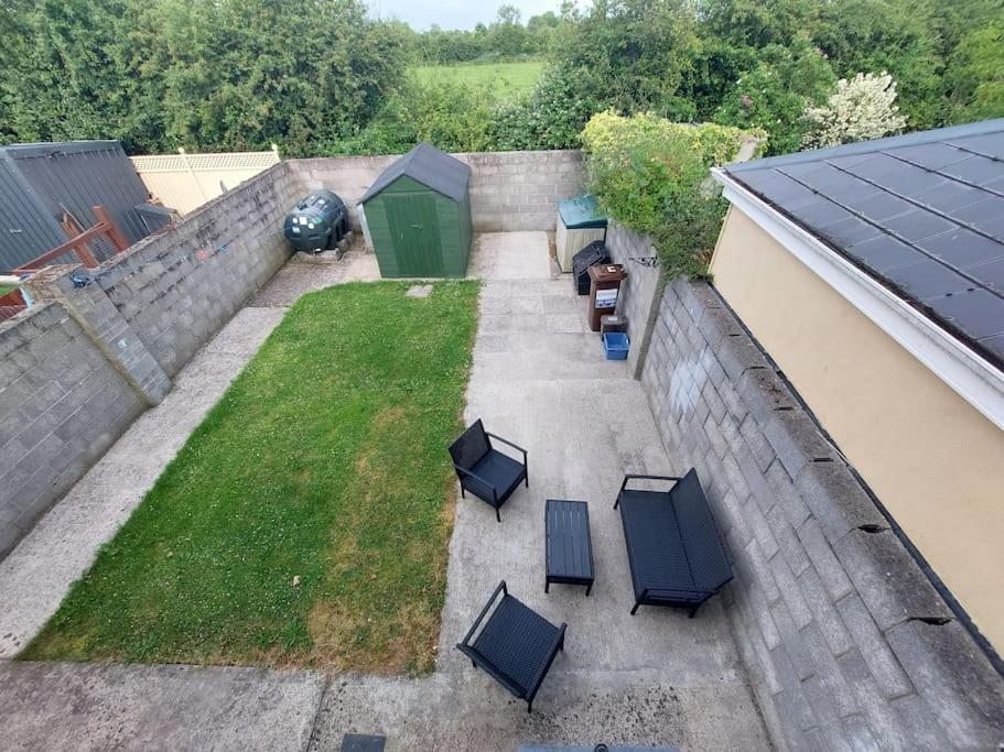 Villa 3 Bed Semi-Detached House In A Quite Estate Bruff Exterior foto