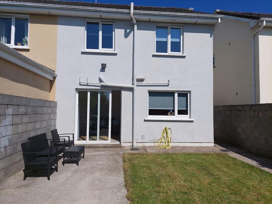 Villa 3 Bed Semi-Detached House In A Quite Estate Bruff Exterior foto