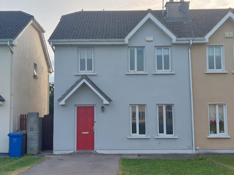 Villa 3 Bed Semi-Detached House In A Quite Estate Bruff Exterior foto