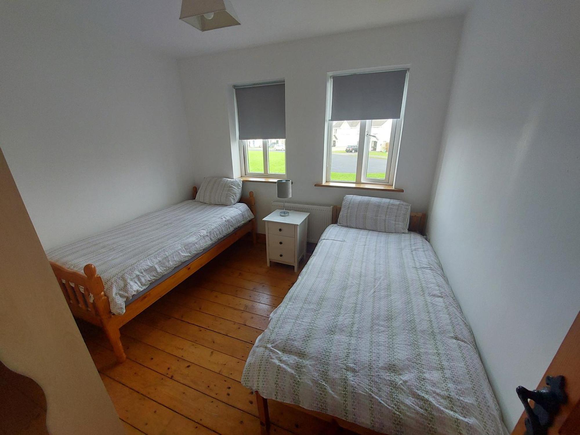 Villa 3 Bed Semi-Detached House In A Quite Estate Bruff Exterior foto