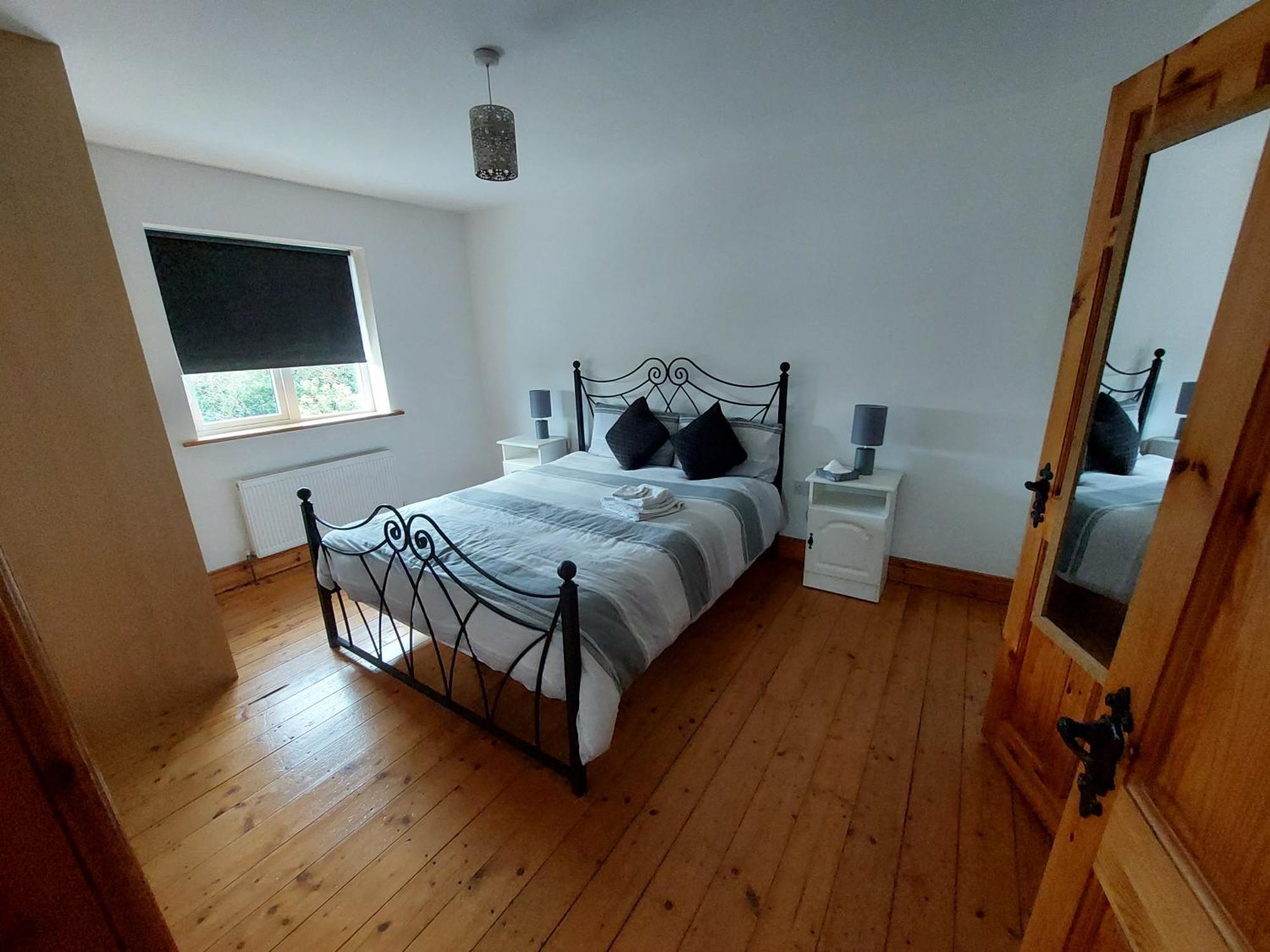 Villa 3 Bed Semi-Detached House In A Quite Estate Bruff Exterior foto